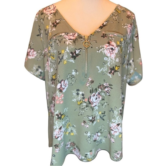 Tempted hearts green floral short sleeve top size 2X EUC - Picture 2 of 8